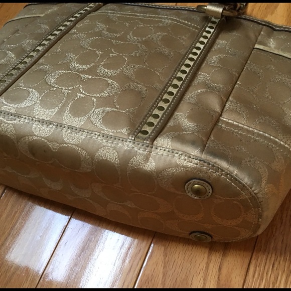 Coach Gold Purse With Metallic Sparking Logo - Picture 2 of 9
